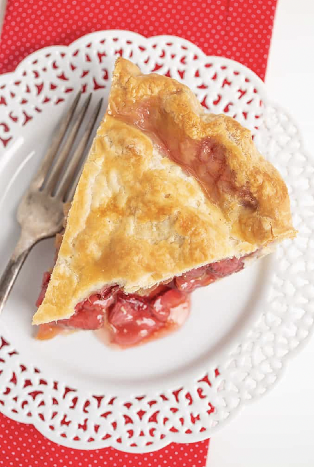 The Strawberry Rhubarb Pie With The Perfect Amount Of Juice