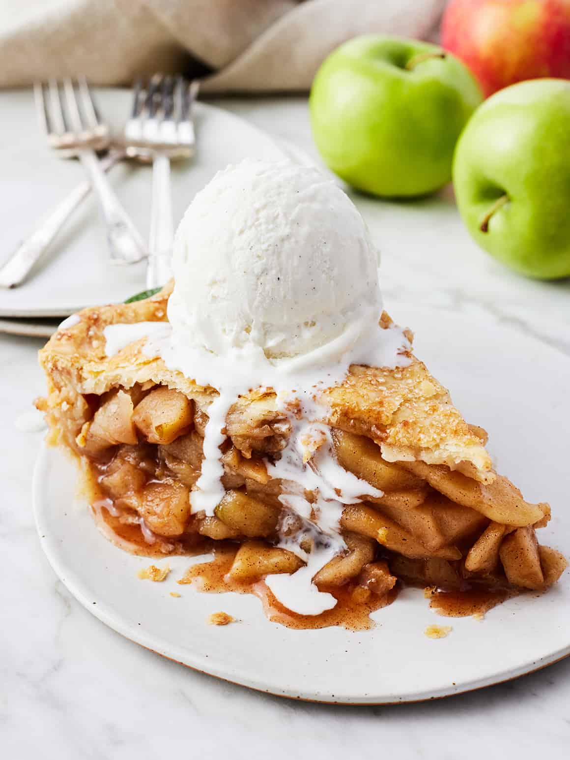  Golden Spiced Apple Pie