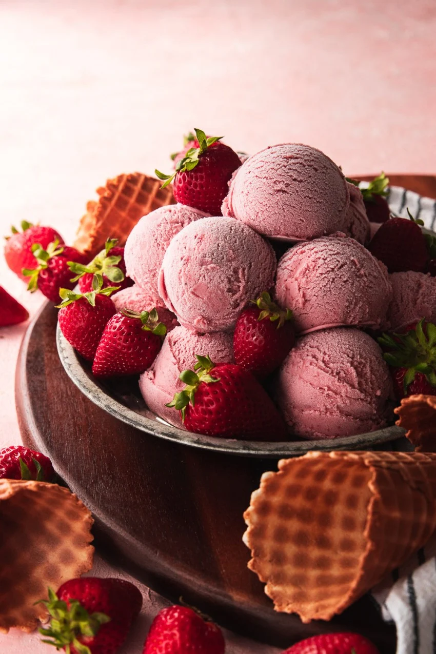 Creamy Homemade Strawberry Ice Cream