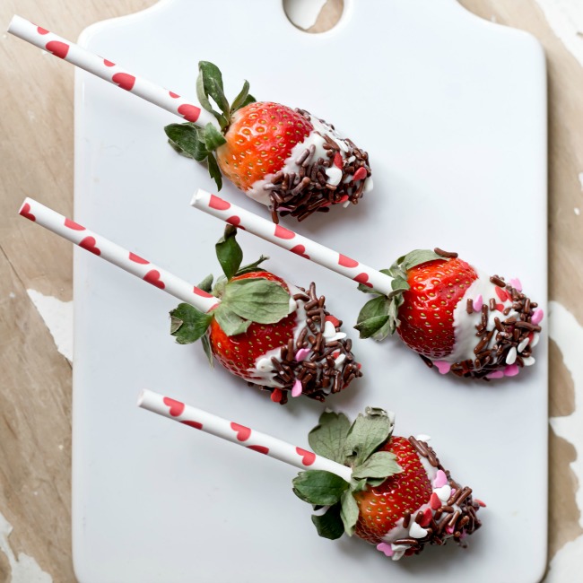 Valentine's Day Chocolate-Covered Strawberry Pops