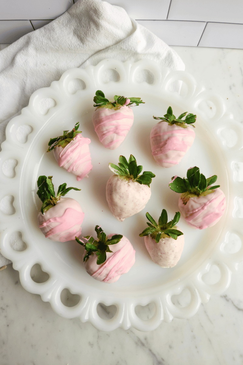 Valentine's Day Pink Chocolate-Covered Strawberries