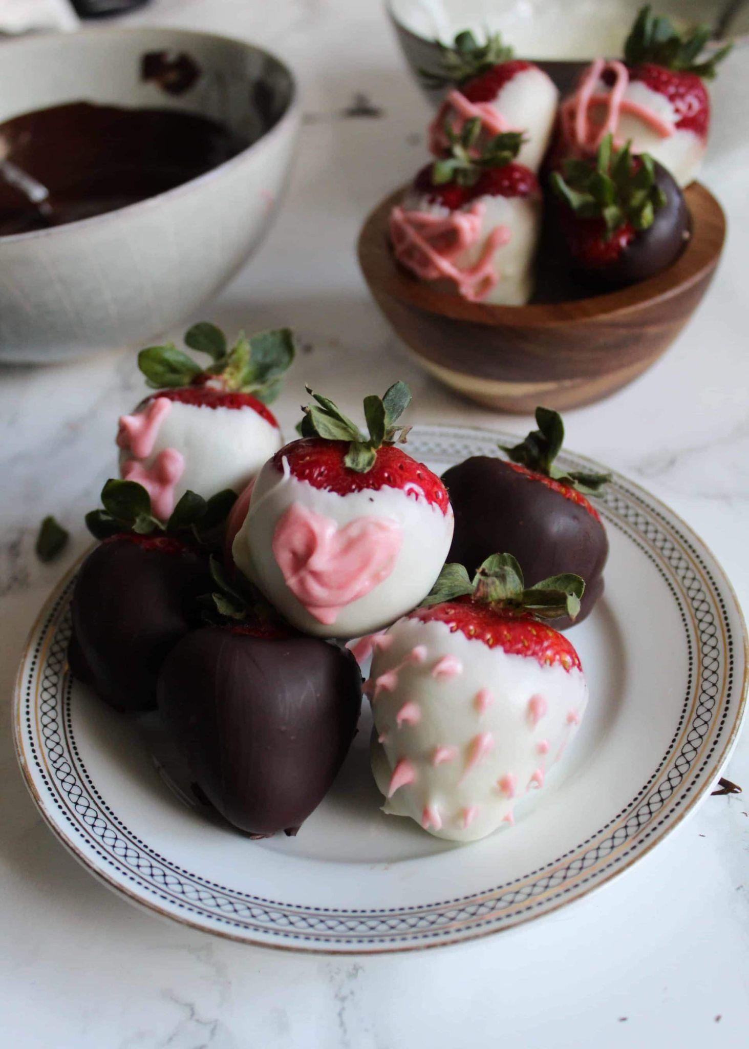 Elegant Marbled Chocolate-Covered Strawberries for Valentine's Day