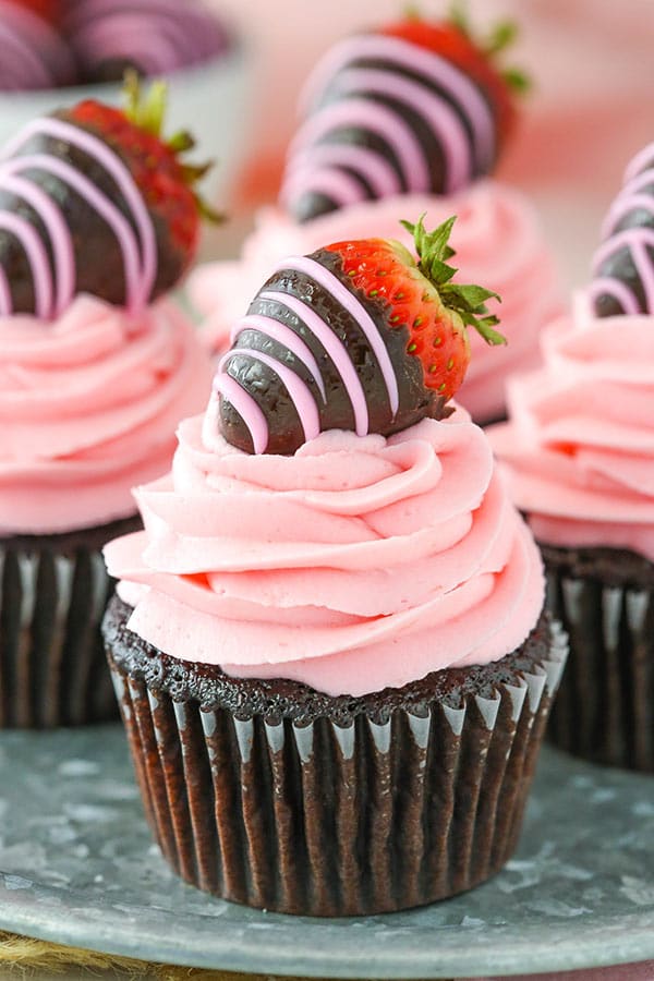 Valentine's Day Cupcakes with Chocolate-Covered Strawberries